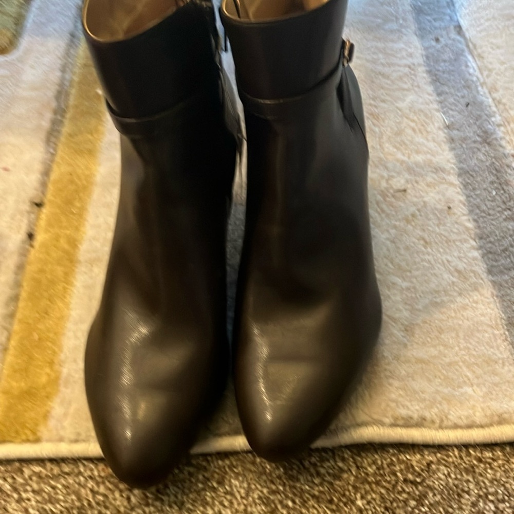 Brown boots excellent new without tags